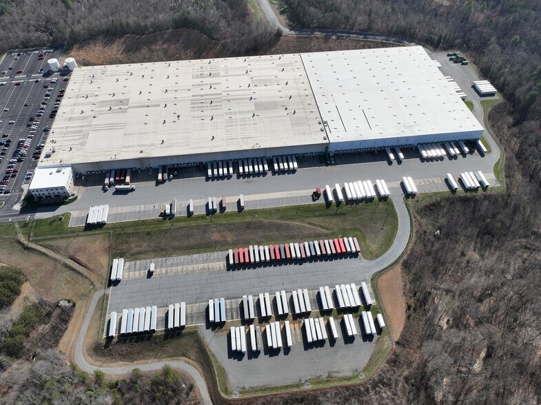 1000 PVH Quality Way, Jonesville, NC à vendre - Aérien – Image 1 sur 5