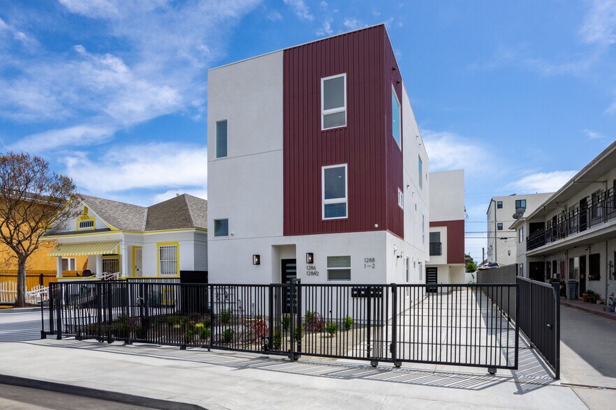 1286 W 35th Pl, Los Angeles, CA à vendre - Photo de l’immeuble – Image 1 sur 17