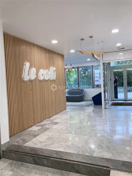 Bureau dans Vélizy-Villacoublay à louer - Hall d’entrée – Image 1 sur 4