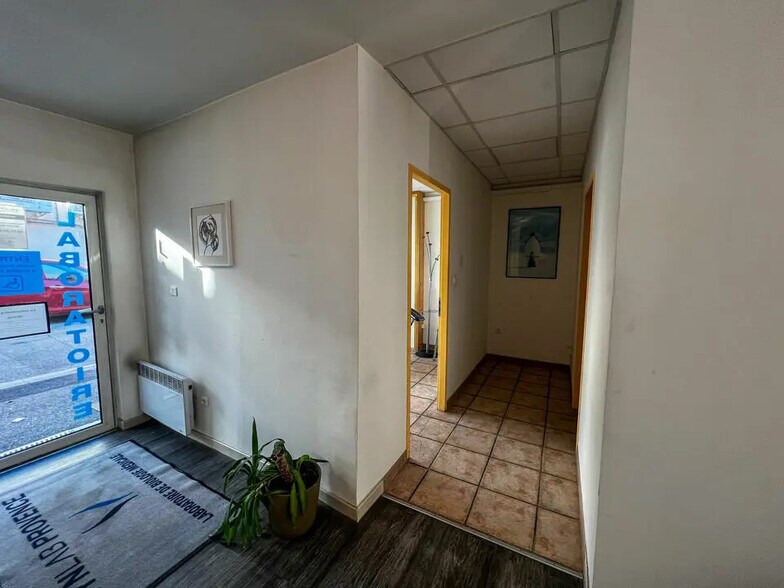 Local commercial dans Maubec à louer - Photo intérieure – Image 2 sur 10