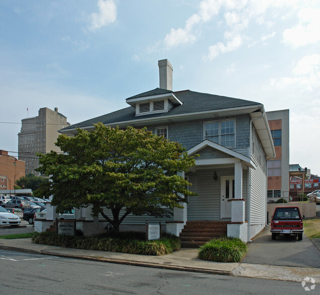 205-207 N Poplar St, Winston-Salem, NC à louer - Photo de l’immeuble – Image 1 sur 9