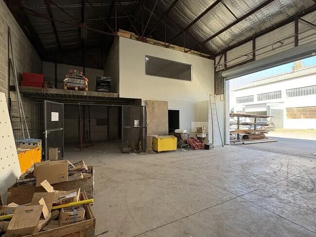 Plus de détails pour Bureau, Local d'activités à louer