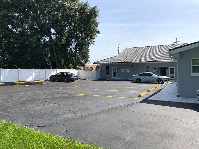 2385 Tampa Rd, Palm Harbor, FL à louer - Photo de l’immeuble – Image 2 sur 22