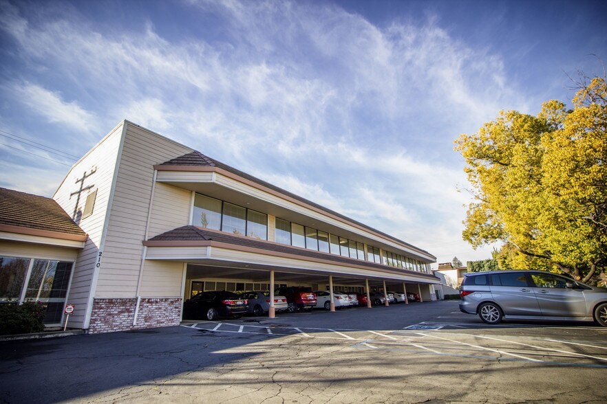 210 Estates Dr, Roseville, CA à louer - Photo principale – Image 1 sur 9