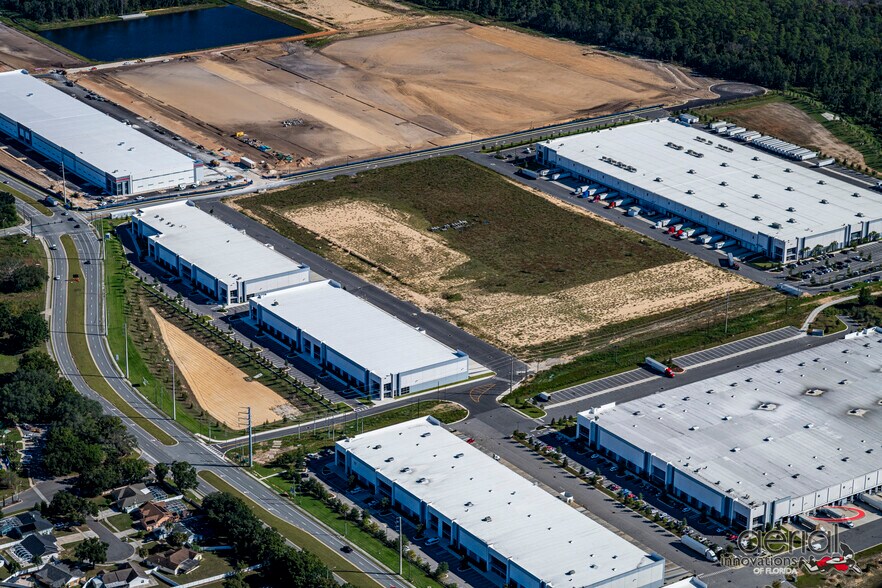 N Old Lake Wilson Rd, Kissimmee, FL à louer - Photo de l’immeuble – Image 2 sur 8