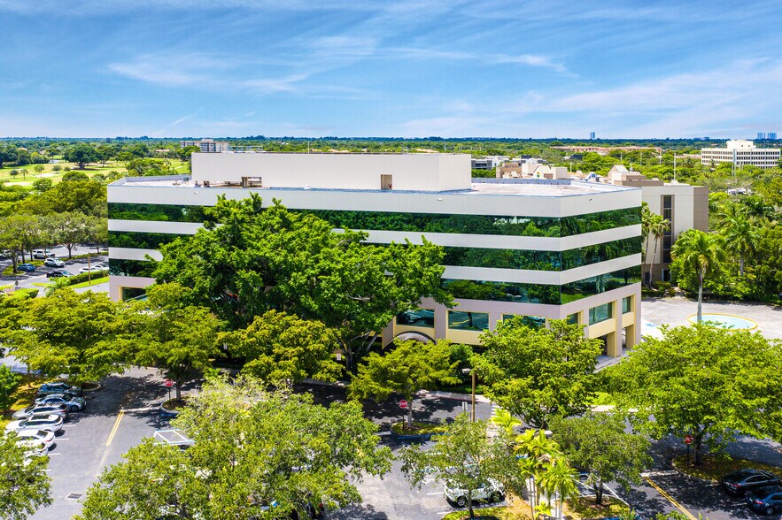 150 S Pine Island Rd, Plantation, FL à louer - Photo de l’immeuble – Image 3 sur 8