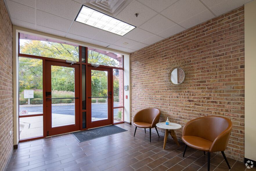 777 Lake Zurich Rd, Barrington, IL à louer - Hall d’entrée – Image 2 sur 12
