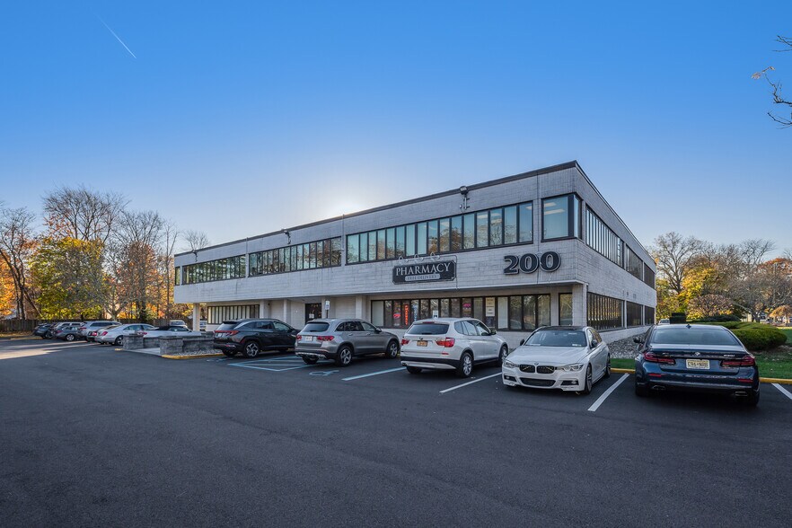 200 E Eckerson Rd, New City, NY à louer - Photo de l’immeuble – Image 1 sur 33