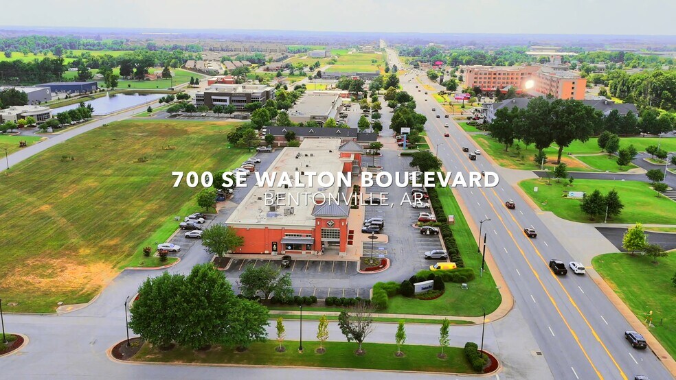 700 SE Walton Blvd, Bentonville, AR à louer - Vidéo sur l’annonce professionnelle – Image 2 sur 26