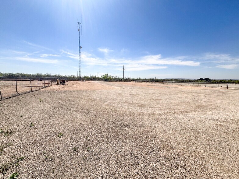 9218 S Service Rd, Big Spring, TX à vendre - Photo de l’immeuble – Image 3 sur 13