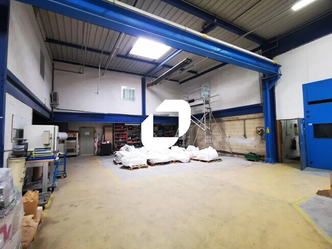 Plus de détails pour Bureau, Local d'activités à louer