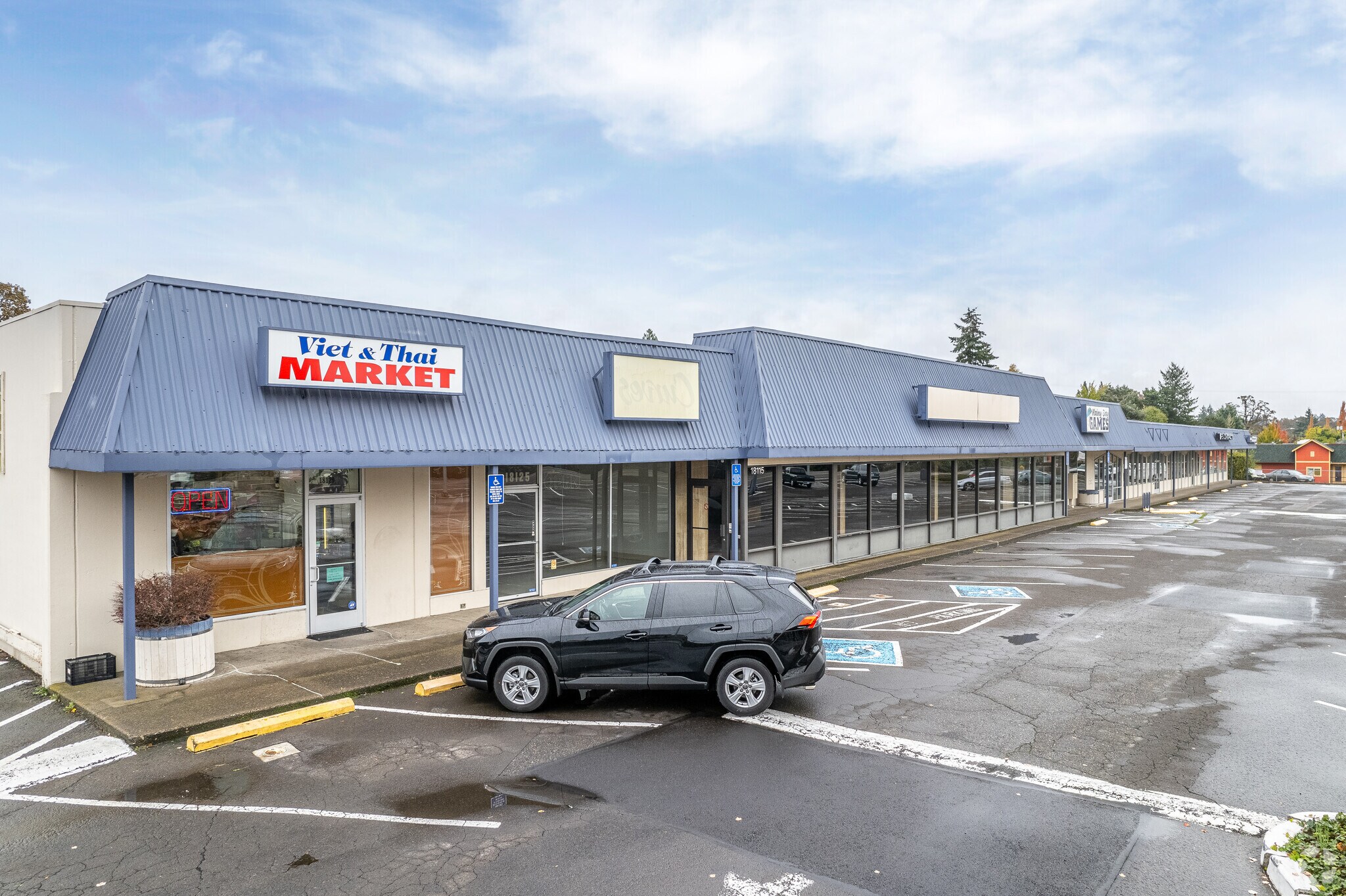 18105 SW Tualatin Valley Hwy, Aloha, OR à louer Photo de l’immeuble– Image 1 sur 5