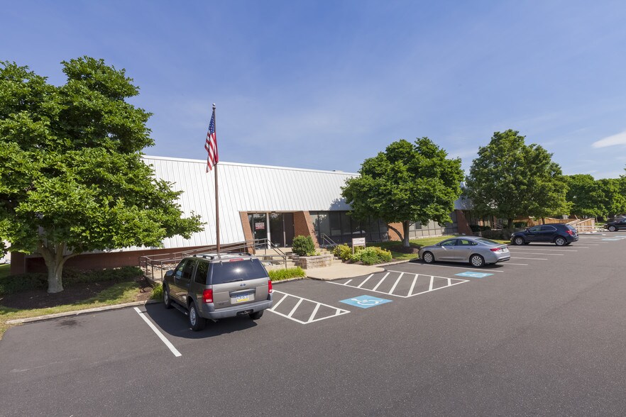103-109 Gibraltar Rd, Horsham Township, PA à louer - Photo de l’immeuble – Image 2 sur 3