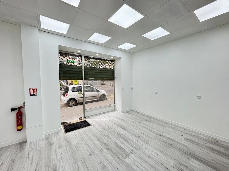 46 Rue Des Pyrénées, Paris à louer - Photo de l’immeuble – Image 3 sur 6
