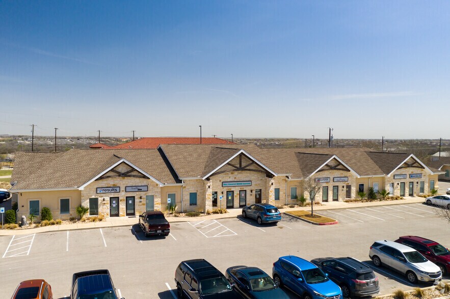 1300 Dacy Ln, Kyle, TX à louer - Photo de l’immeuble – Image 3 sur 6