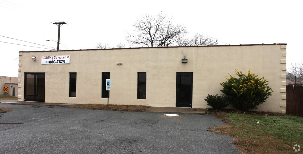 301 Julian Ave, Thomasville, NC à louer - Photo de l’immeuble – Image 2 sur 2