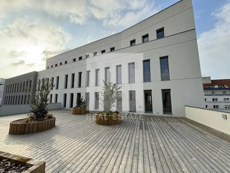 Bureau dans Villeurbanne à louer - Photo de l’immeuble – Image 3 sur 18