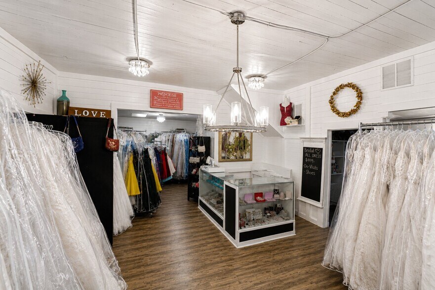 9010 Main St, Woodstock, GA à vendre - Hall d’entrée – Image 3 sur 30