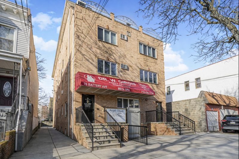 76 Battery Ave, Brooklyn, NY à louer Photo de l’immeuble– Image 1 sur 13