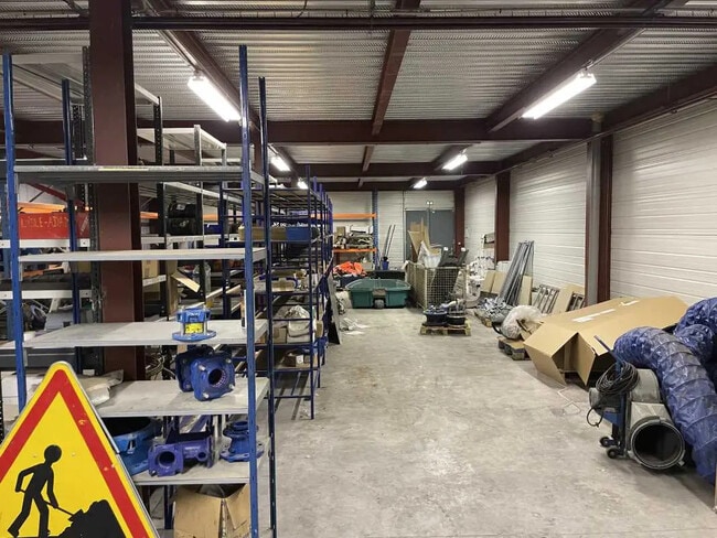 Plus de détails pour Bureau, Local d'activités à louer