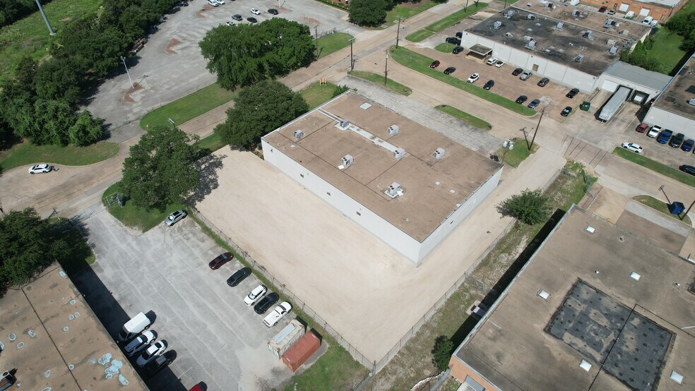 9040 Viscount Row, Dallas, TX à louer - Photo de l’immeuble – Image 3 sur 9