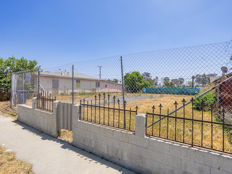 13120 S Main St, Los Angeles, CA à vendre - Photo de l’immeuble – Image 2 sur 17
