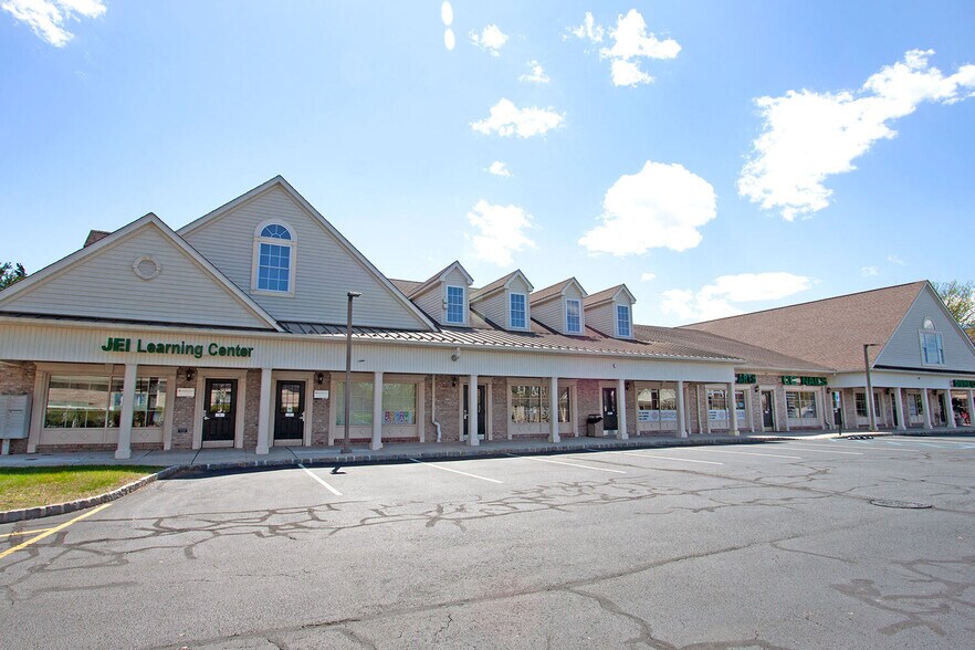 378 S Branch Rd, Hillsborough, NJ à louer - Photo de l’immeuble – Image 3 sur 16