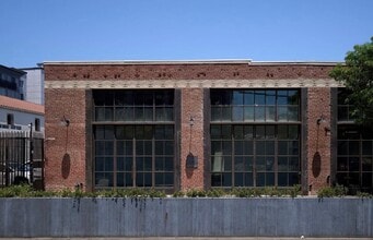 821-835 E 3rd St, Los Angeles, CA à louer Photo de l’immeuble– Image 1 sur 6