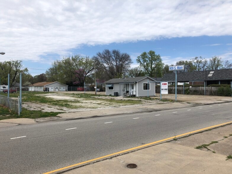 907 S Main St, Jacksonville, IL à vendre - Photo principale – Image 1 sur 6