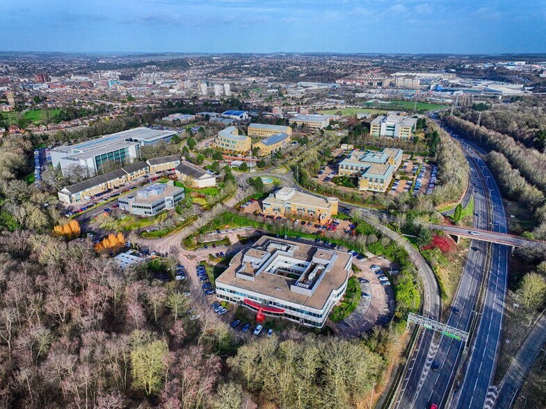 253 Capability Green, Luton à louer - Photo de l’immeuble – Image 2 sur 3