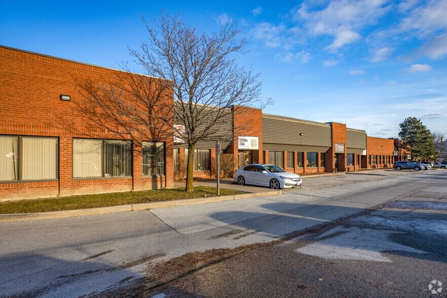 6790 Kitimat Rd, Mississauga, ON à louer - Photo de l’immeuble – Image 2 sur 4
