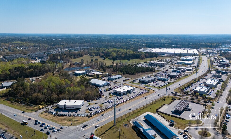 560 W Killian Rd, Columbia, SC à vendre - Photo de l’immeuble – Image 2 sur 5