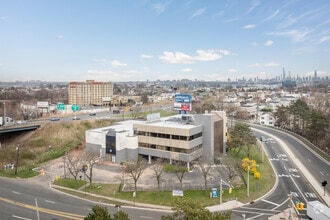 24 Meadowlands Pky, Secaucus, NJ - Vue aérienne  vue de carte - Image1
