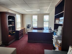 21-27 Merrick Ave, Merrick, NY à louer Photo intérieure– Image 2 sur 12