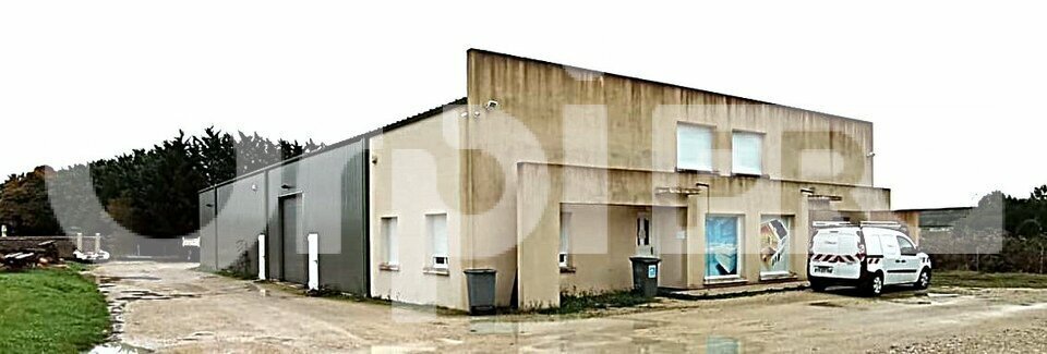 Local d’activités dans Patay à louer - Photo de l’immeuble – Image 1 sur 7
