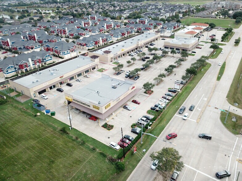 600 Katy Fort Bend Rd, Katy, TX à louer - Photo de l’immeuble – Image 3 sur 7