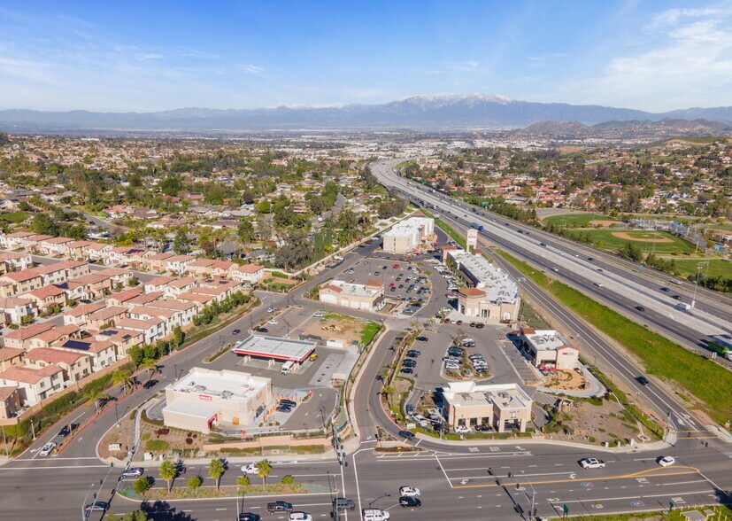 1973 Foothill Parkway, Corona, CA à louer - Photo de l’immeuble – Image 1 sur 1