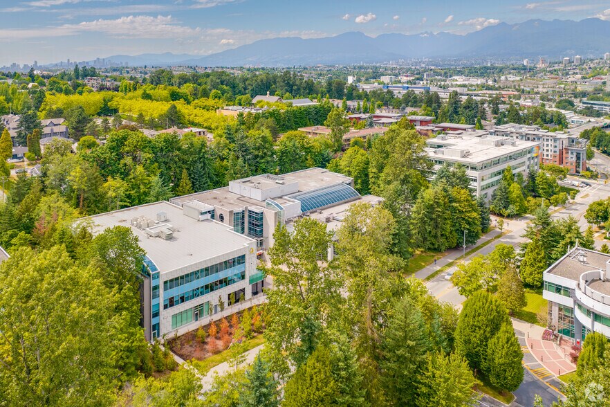 3577 Gilmore Way, Burnaby, BC à louer - Aérien – Image 3 sur 11
