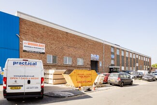 Plus de détails pour Tamian Way, Hounslow - Bureau, Industriel/Logistique à louer