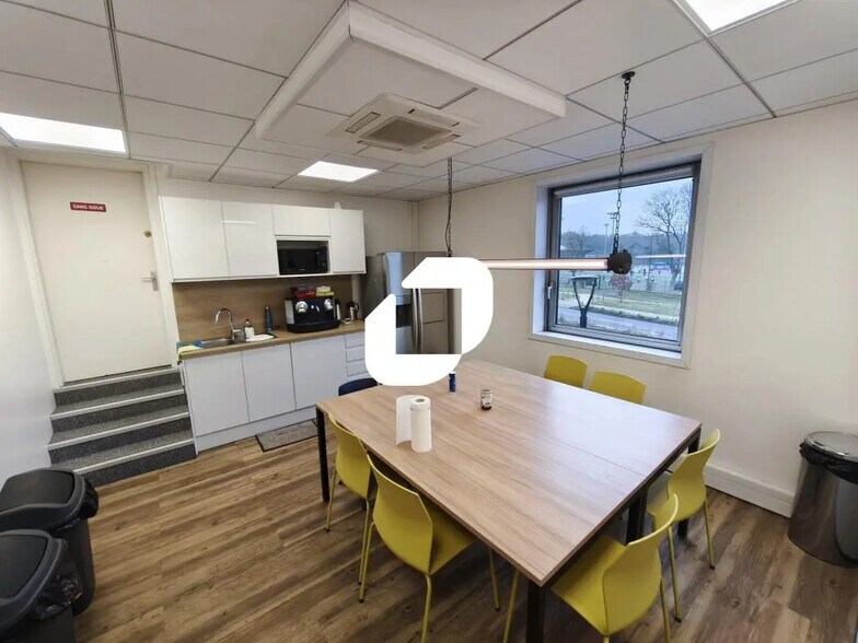 Bureau dans Joinville-le-Pont à louer - Photo de l’immeuble – Image 3 sur 12