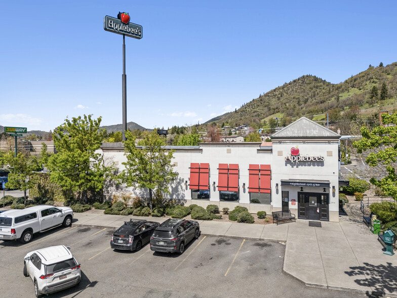 250 NE Agness Ave, Grants Pass, OR à vendre - Photo de l’immeuble – Image 3 sur 7