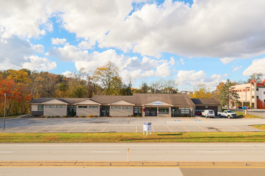 1075 Waterdam Plaza Dr, McMurray, PA à louer - Photo de l’immeuble – Image 1 sur 12