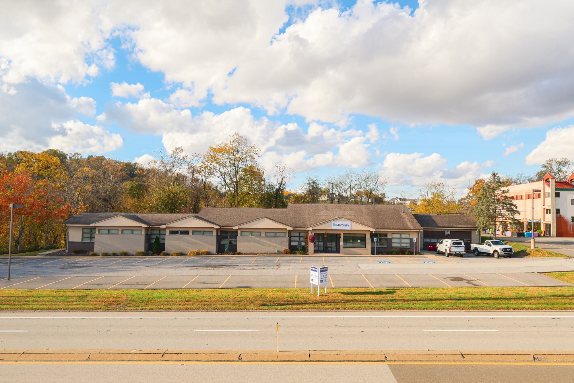 1075 Waterdam Plaza Dr, McMurray, PA à louer Photo de l’immeuble– Image 1 sur 13