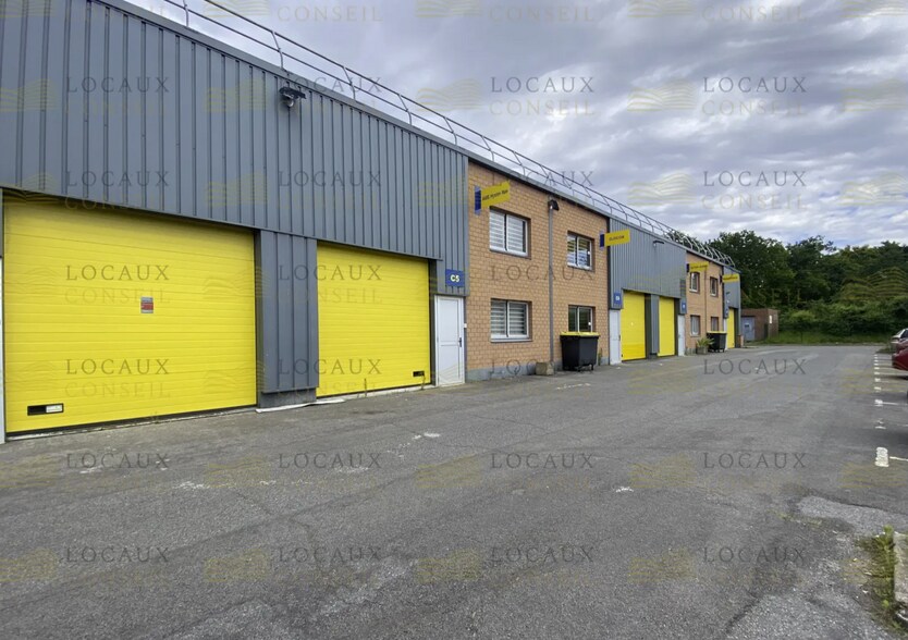 Industriel/Logistique dans Saint-Ouen-l'Aumône à louer - Photo principale – Image 1 sur 3