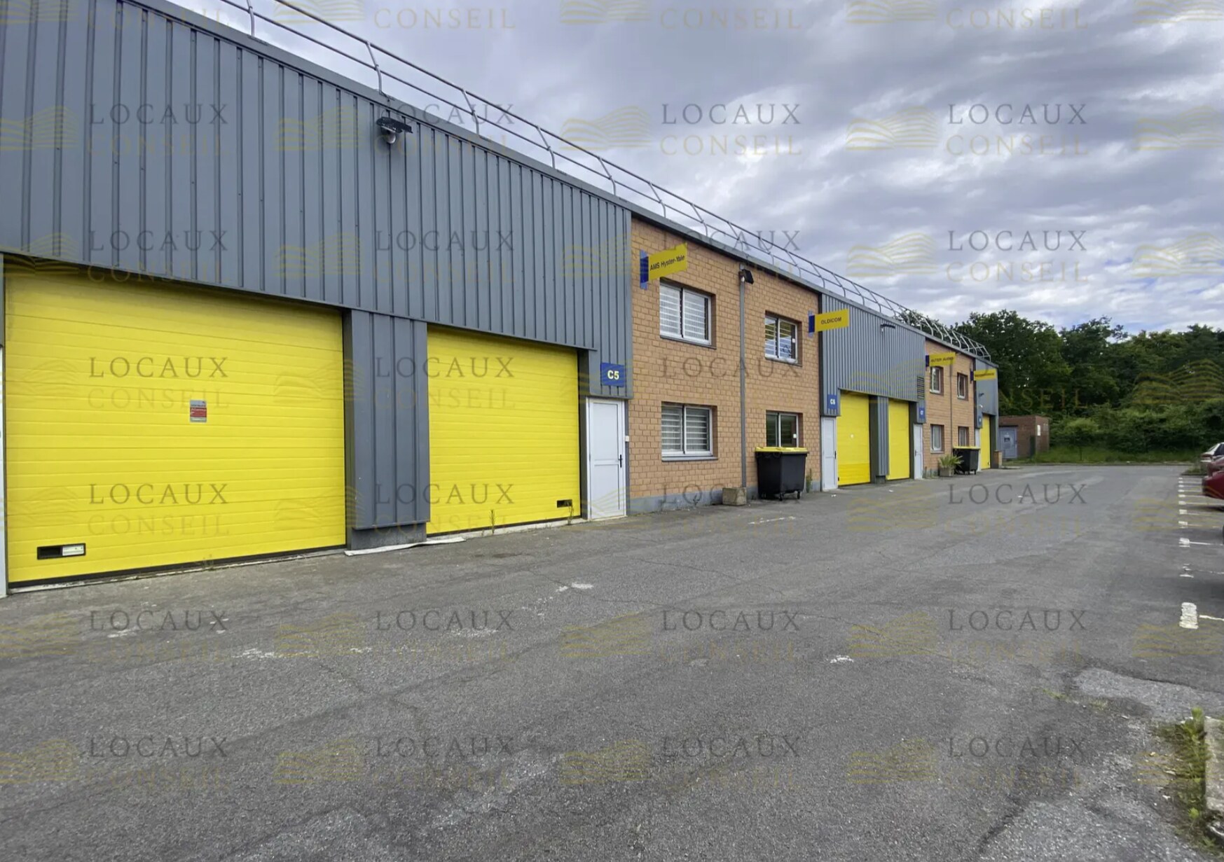 Industriel/Logistique dans Saint-Ouen-l'Aumône à louer Photo principale– Image 1 sur 4