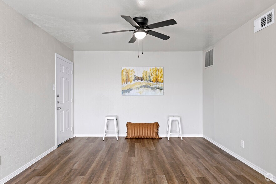 2211 S Vernon Ave, Dallas, TX à vendre - Photo intérieure – Image 3 sur 32