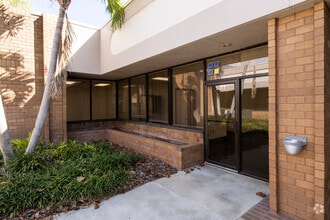 13830 N 58th St, Clearwater, FL à louer Photo de l’immeuble– Image 2 sur 13