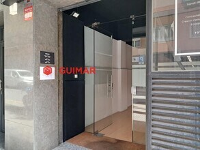 Local commercial dans Esplugues de Llobregat, Barcelona à louer Photo de l’immeuble– Image 2 sur 6