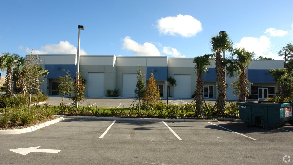 7948-7966 SW Jack James Dr, Stuart, FL à louer - Photo principale – Image 2 sur 19