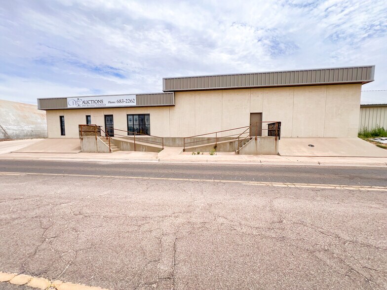 1001-1009 W Industrial Ave, Midland, TX à vendre - Photo de l’immeuble – Image 2 sur 44